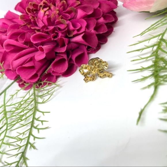 VINTAGE⚜️Golden Ribbon Bow Tied Tack Pin Brooch - Picture 3 of 7